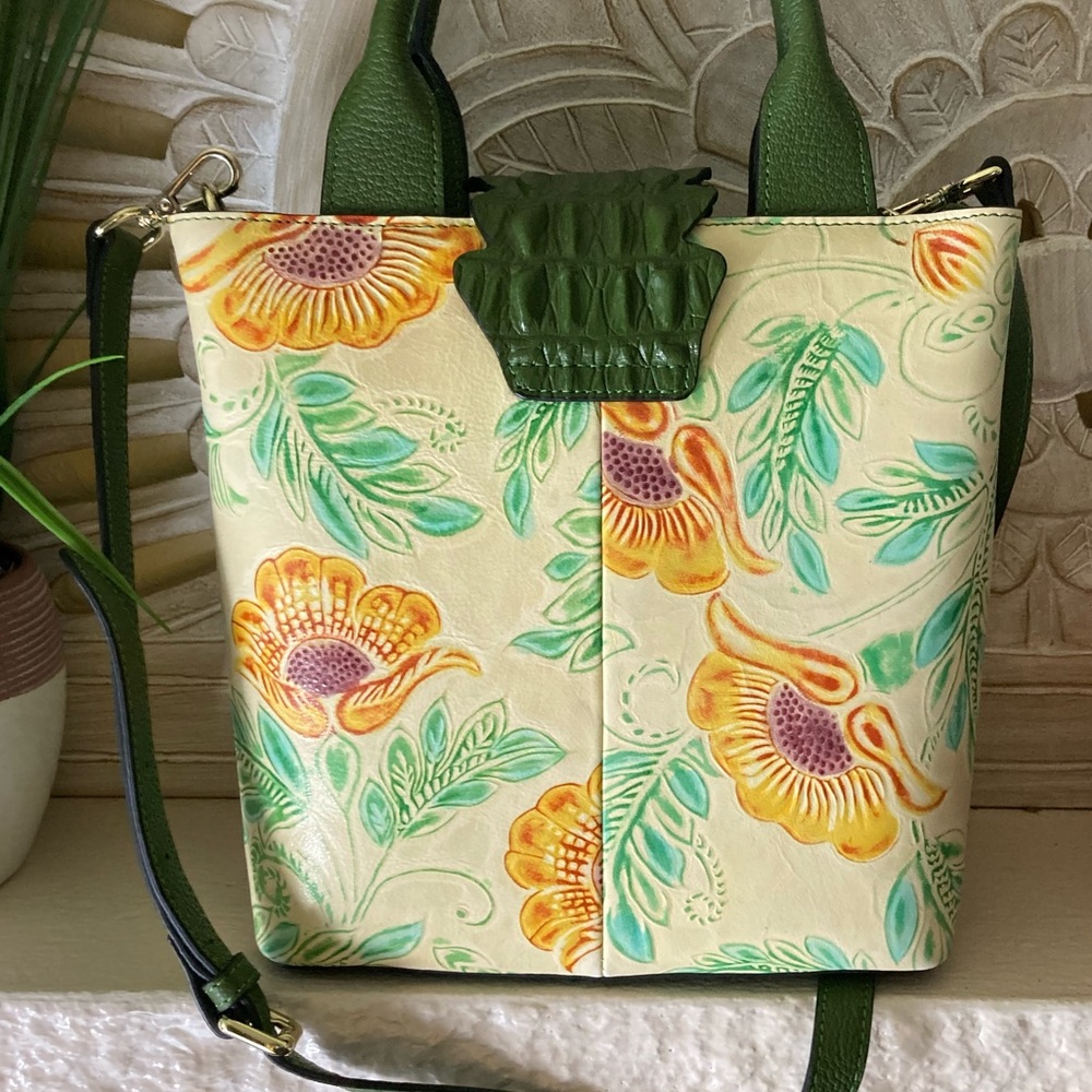 🌿Beautiful Pifuren tropical leather purse. - Picture 3 of 7